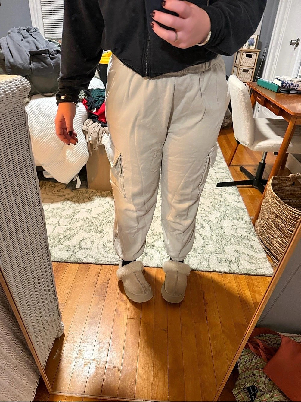 Women's Cream Cargo Jogger Pants Like New